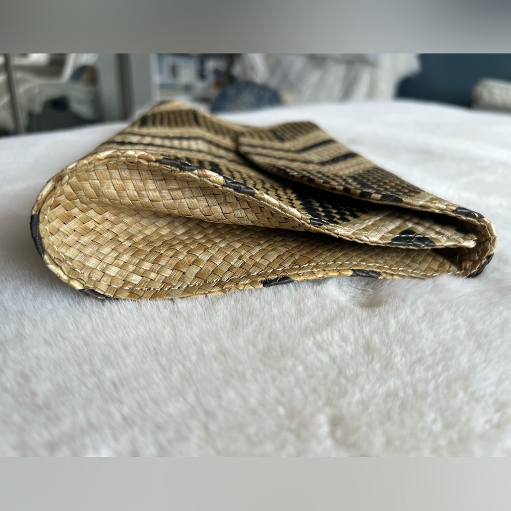 Zodak Mia Woven Straw Clutch Handbag Black Tan Zigzag Boho Envelope Clutch - Picture 4 of 5